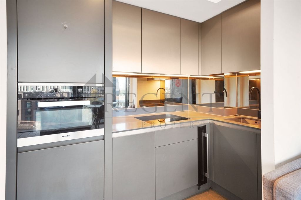 Property photo 3 of 11 Kitchen