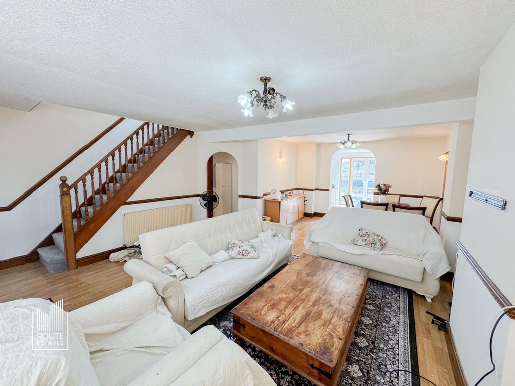 Property photo 1 of 18 Photo 7