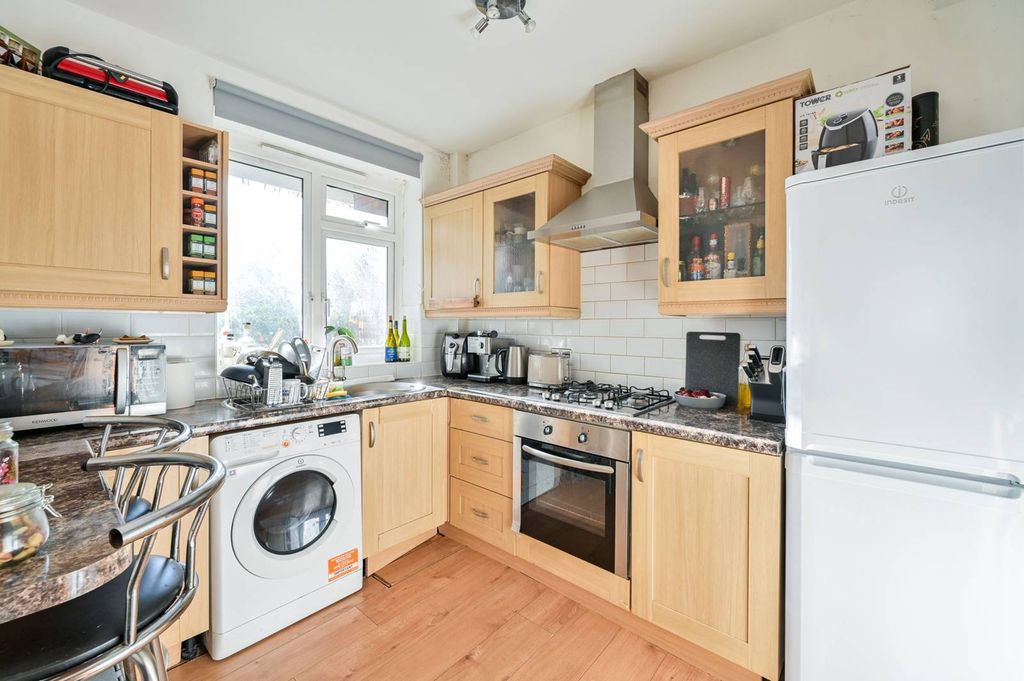 Property photo 1 of 8