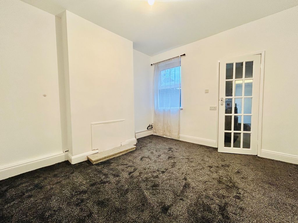 Property photo 3 of 8 Living Room