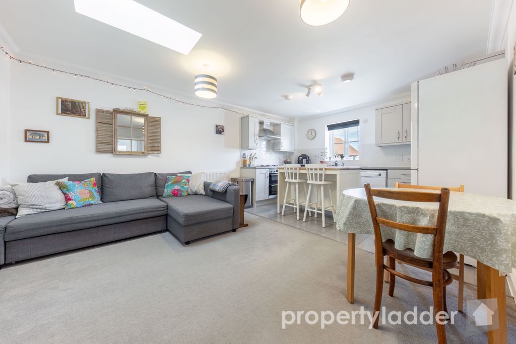 Property photo 3 of 14 Pl