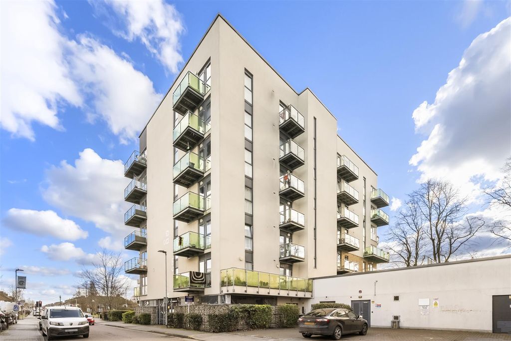 Property photo 1 of 28