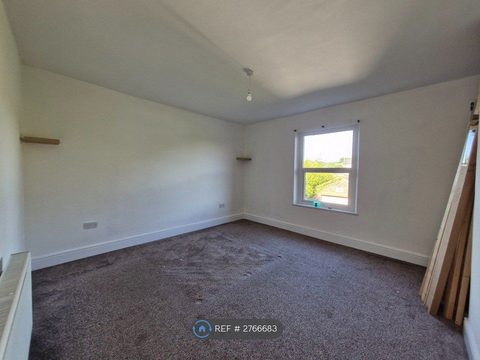 Property photo 3 of 18 Main Bedroom
