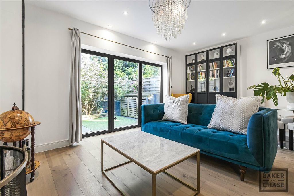 Property photo 3 of 22 Kitchen / Lounge (Open-Plan)
