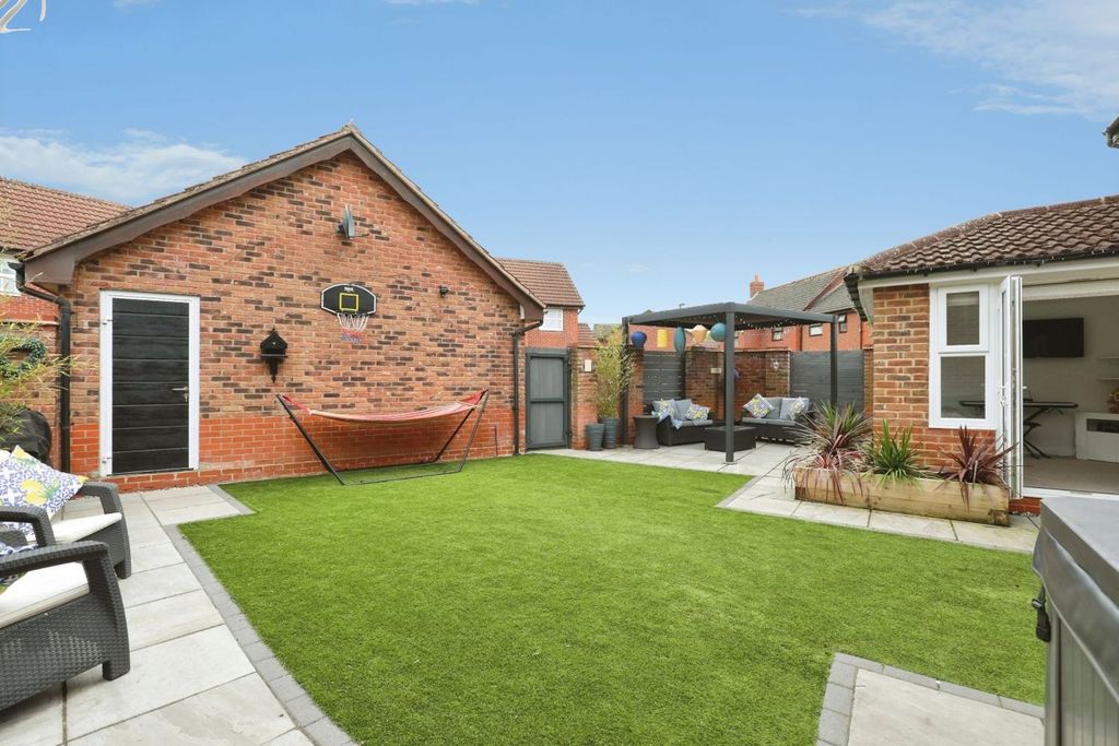Property photo 2 of 29
