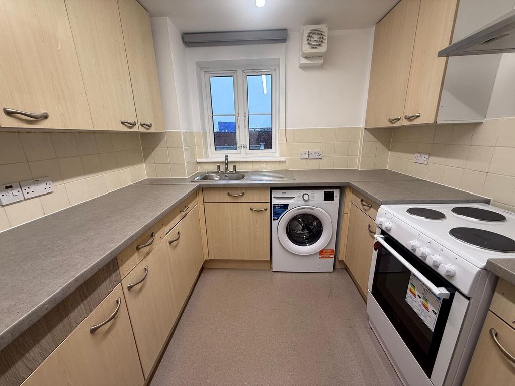 Property photo 2 of 11 Kitchen