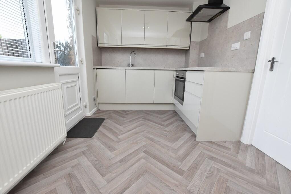 Property photo 3 of 18 Kitchen