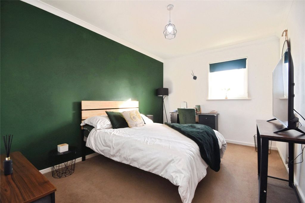 Property photo 2 of 15 Bedroom