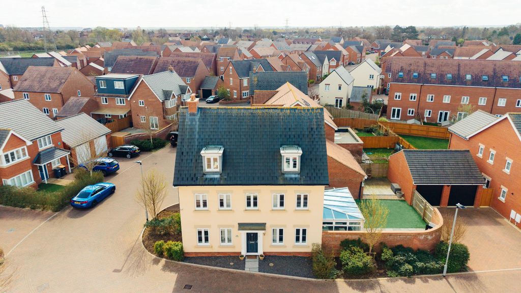 Property photo 2 of 32