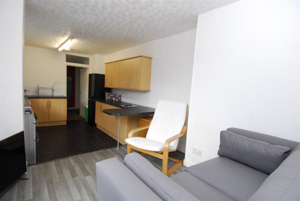 Property photo 2 of 6 13Cheltenhamplacegff006.Jpg