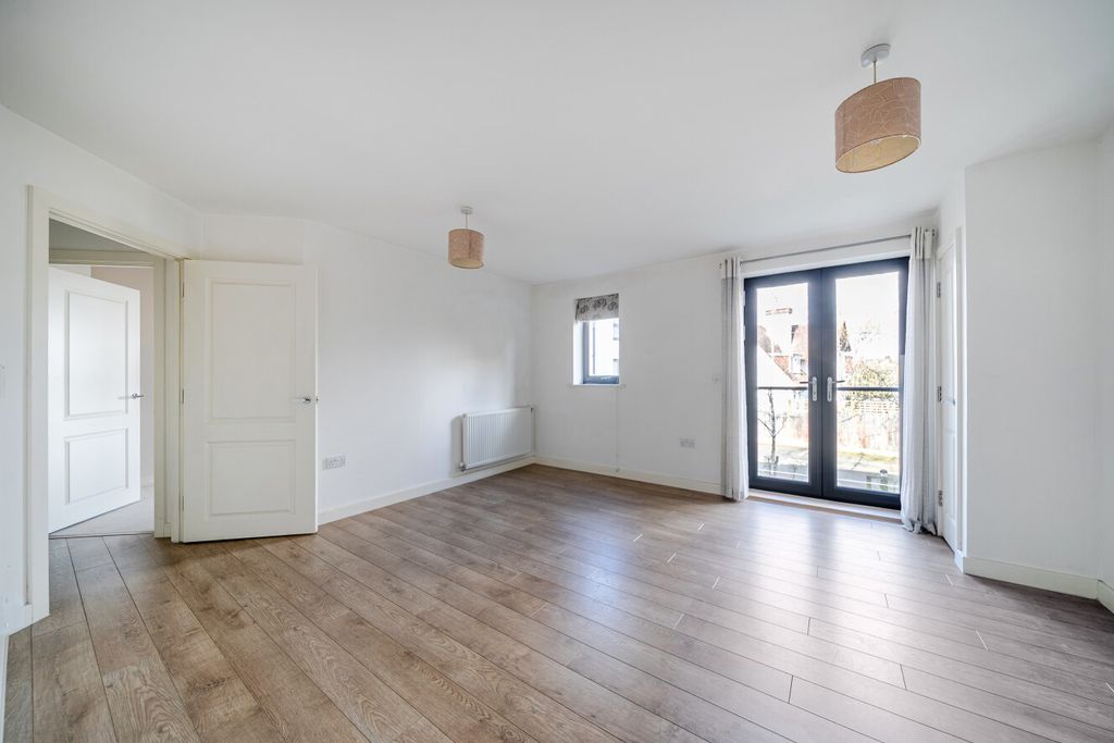 Property photo 1 of 10 1435533-9-69c40Ac...