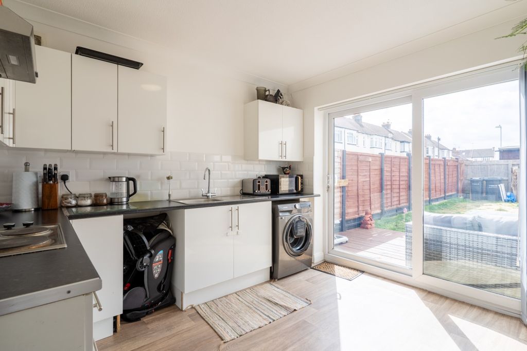 Property photo 2 of 17 4857804