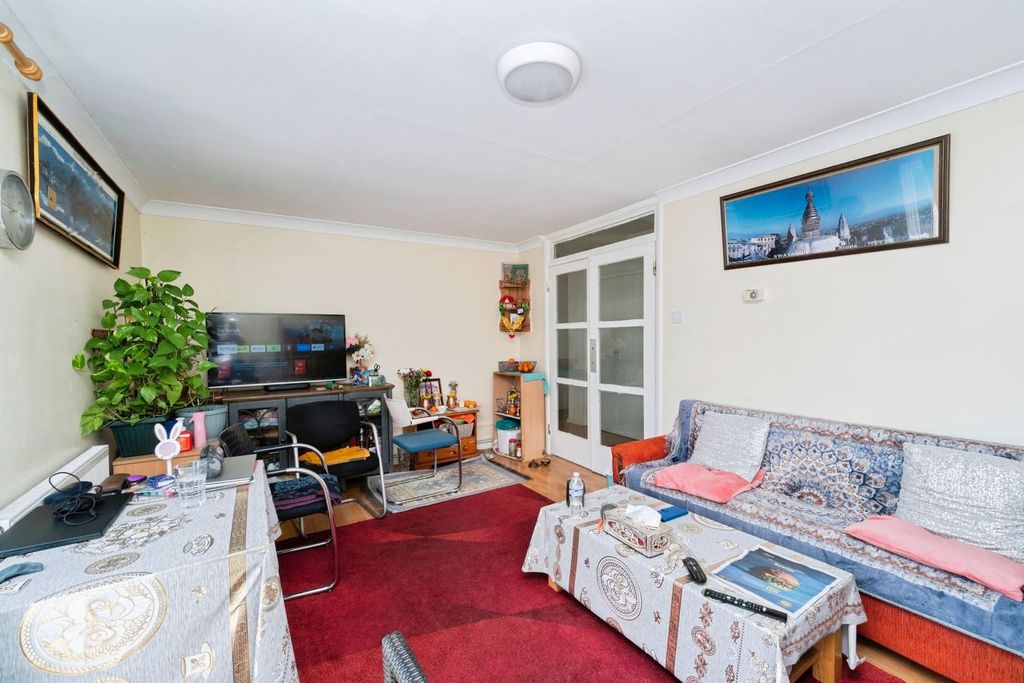 Property photo 3 of 9