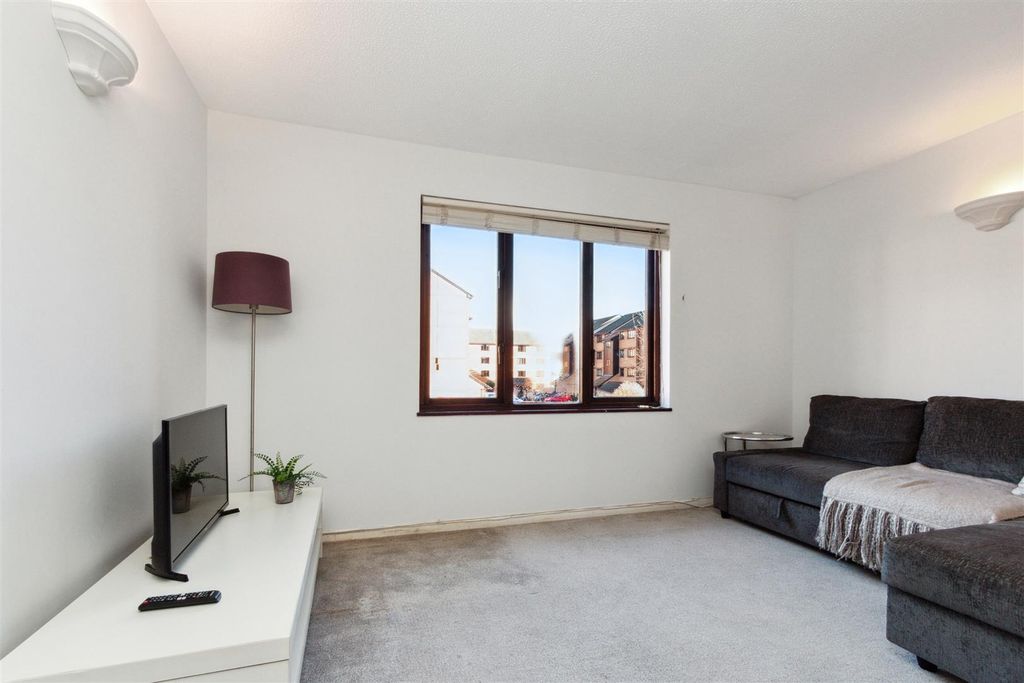 Property photo 2 of 8 Palmerston Road Reception 2