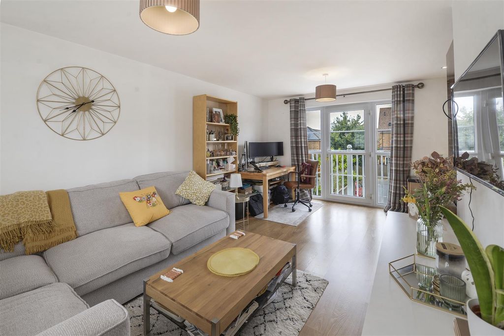 Property photo 2 of 11 7