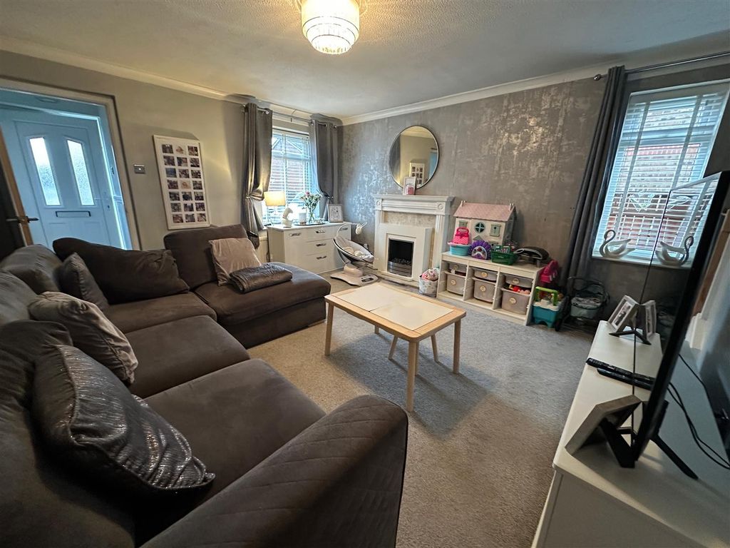 Property photo 2 of 10 Lounge