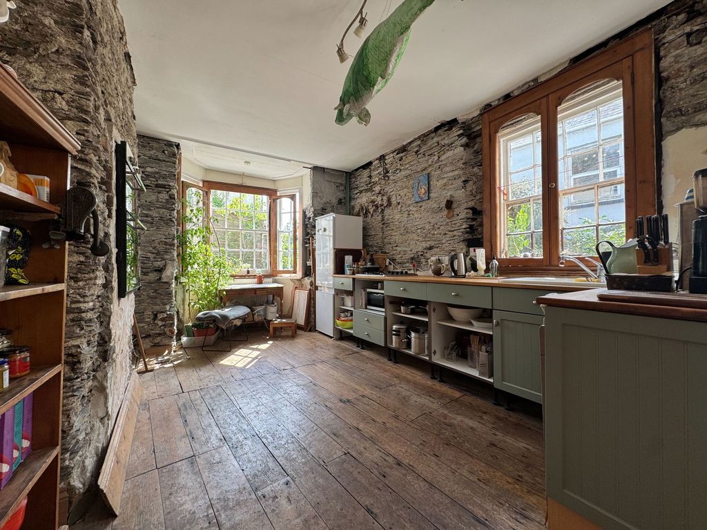 Property photo 3 of 24