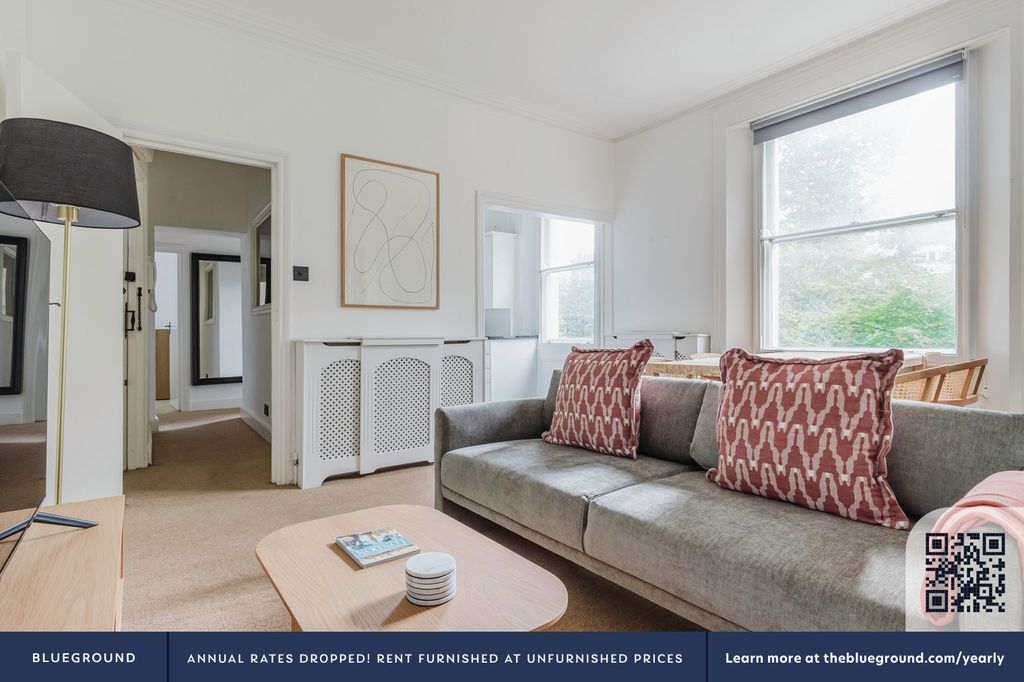 Property photo 3 of 20 Living Room