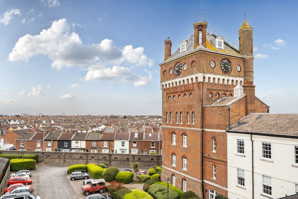 Property photo 2 of 22