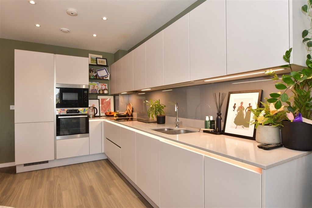 Property photo 3 of 16 Kitchen