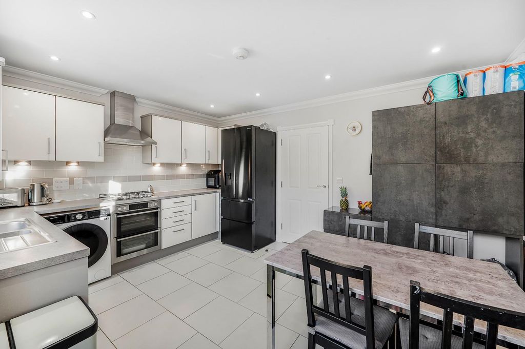 Property photo 2 of 16 Kitchen/Dining Room