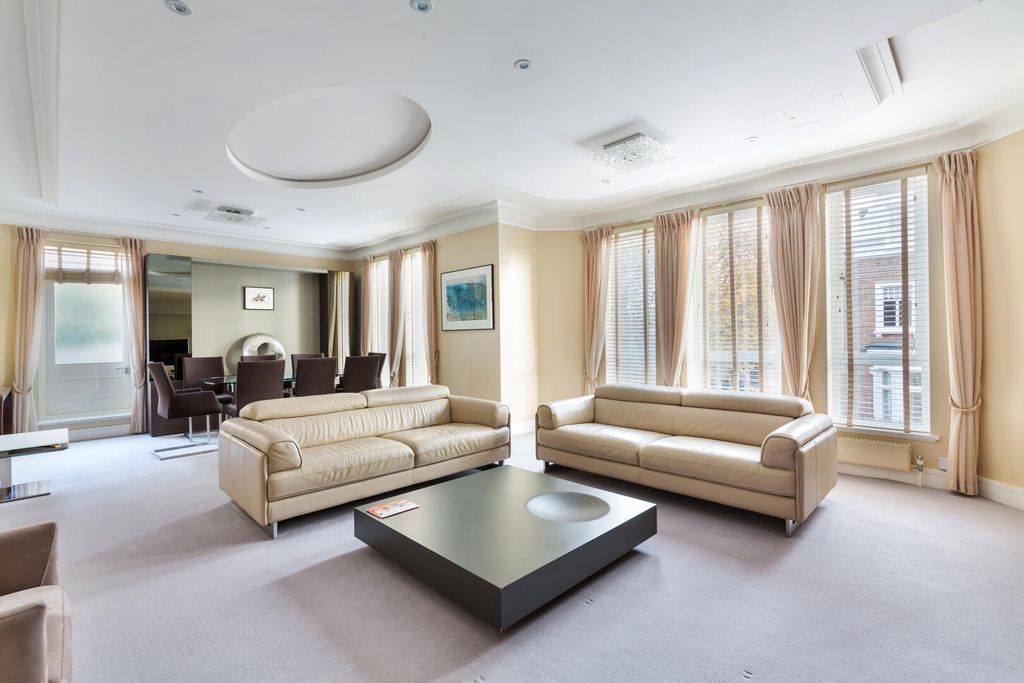 Property photo 1 of 11 Flat 5, 20 Tedworth Square, London Sw3 4Dy-7.Jpg
