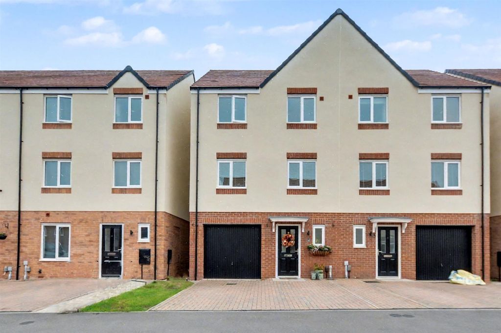 Property photo 1 of 16 Front_2.Jpeg