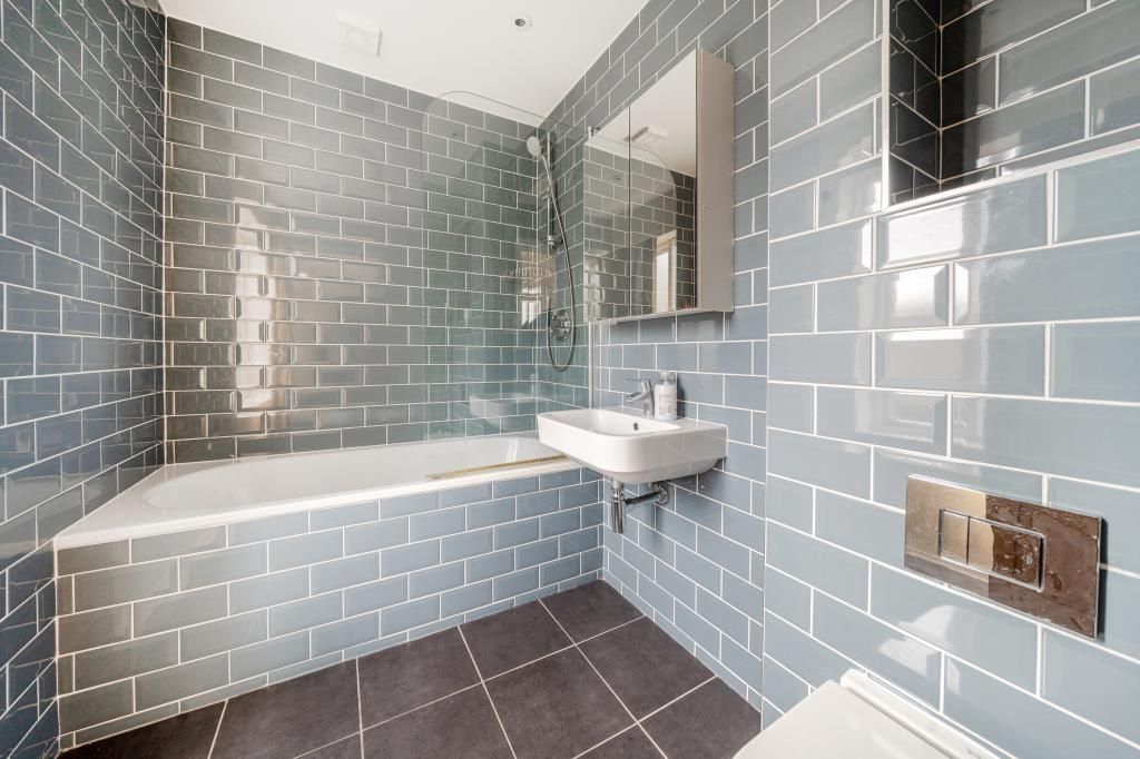 Property photo 2 of 20 Bathroom