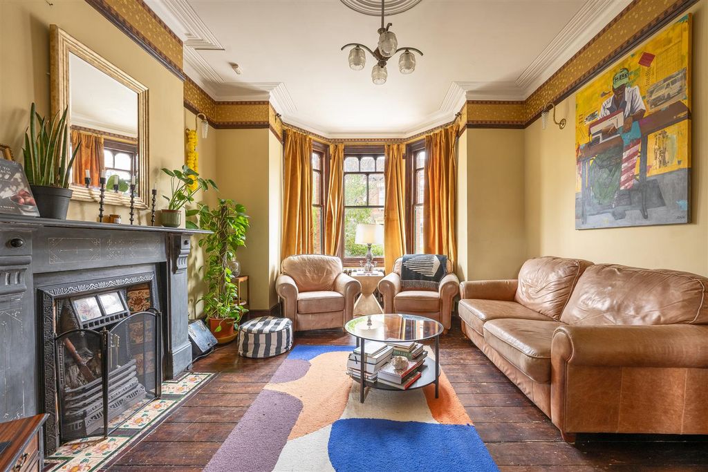 Property photo 2 of 50 Mildenhall Road, E5