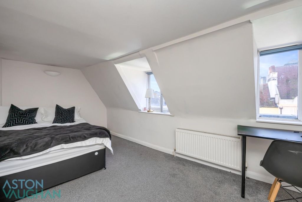 Property photo 2 of 9 St James Street,-002(1).Jpg