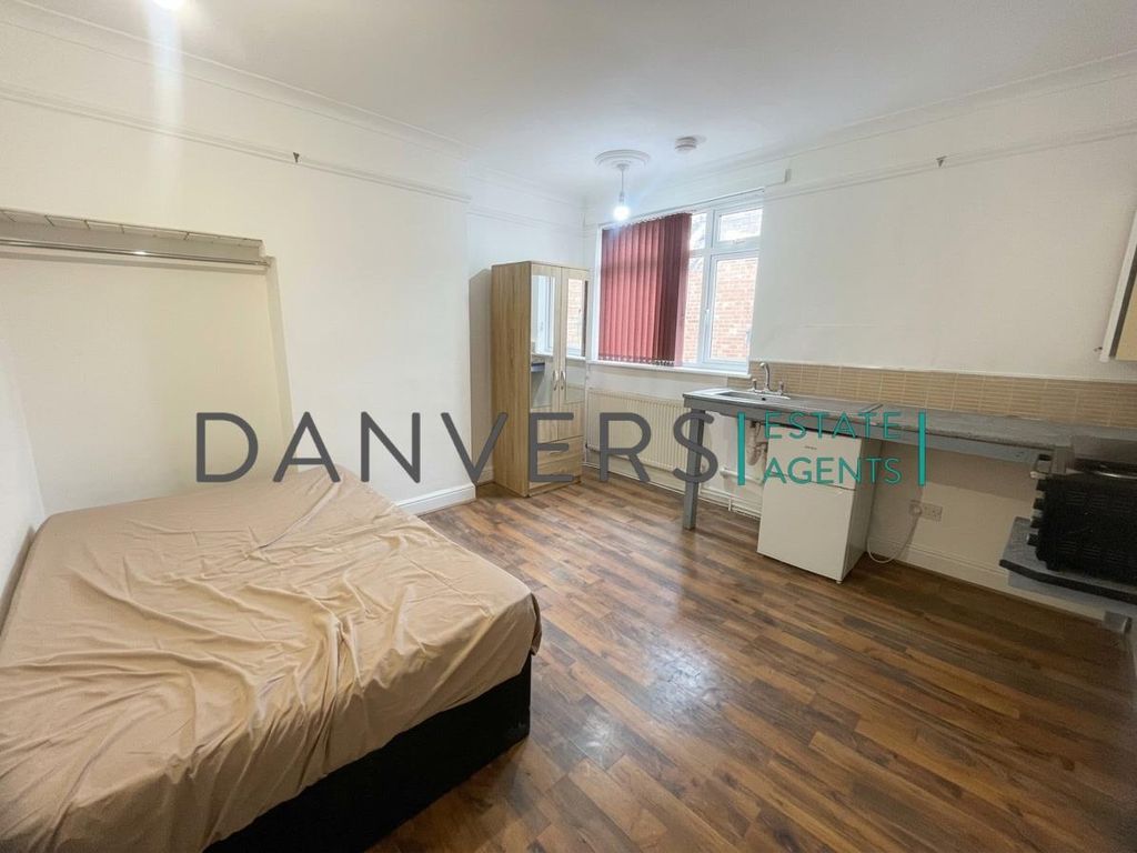 Property photo 1 of 5 Bed.Jpg