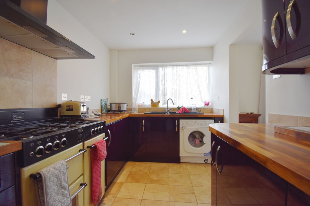 Property photo 2 of 16 Kitchen 3