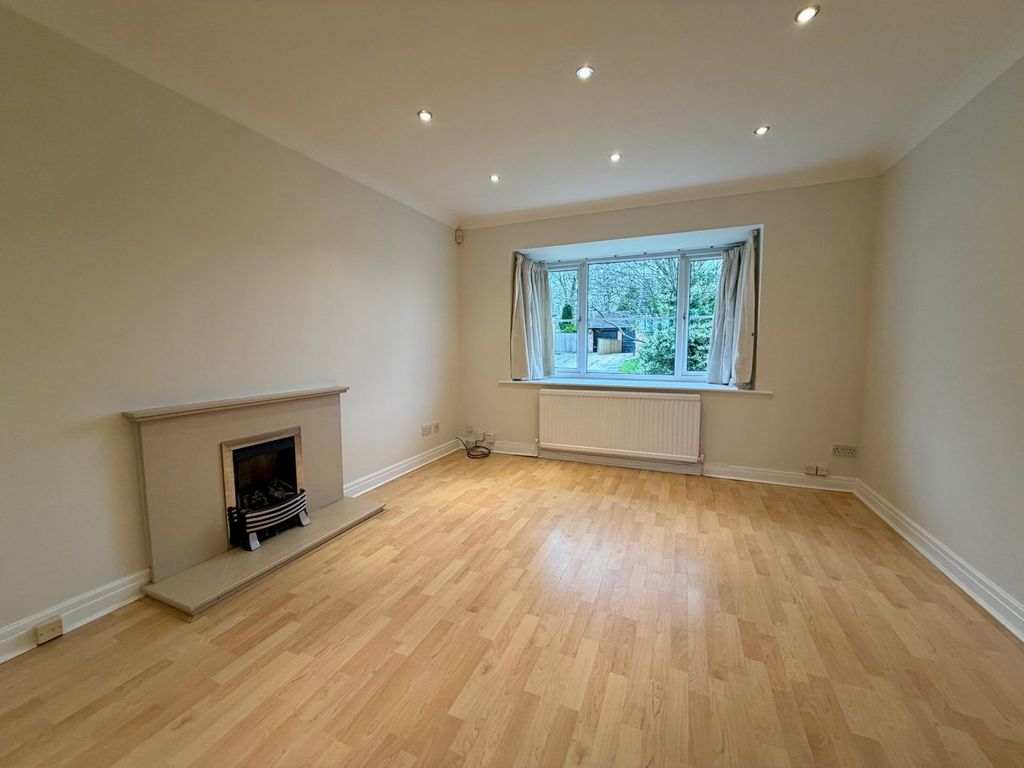 Property photo 2 of 8 Picture No. 11