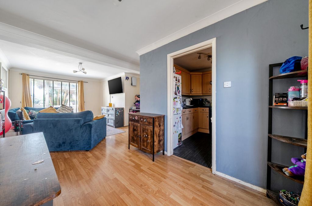 Property photo 3 of 12 1481365-4-6A39195...