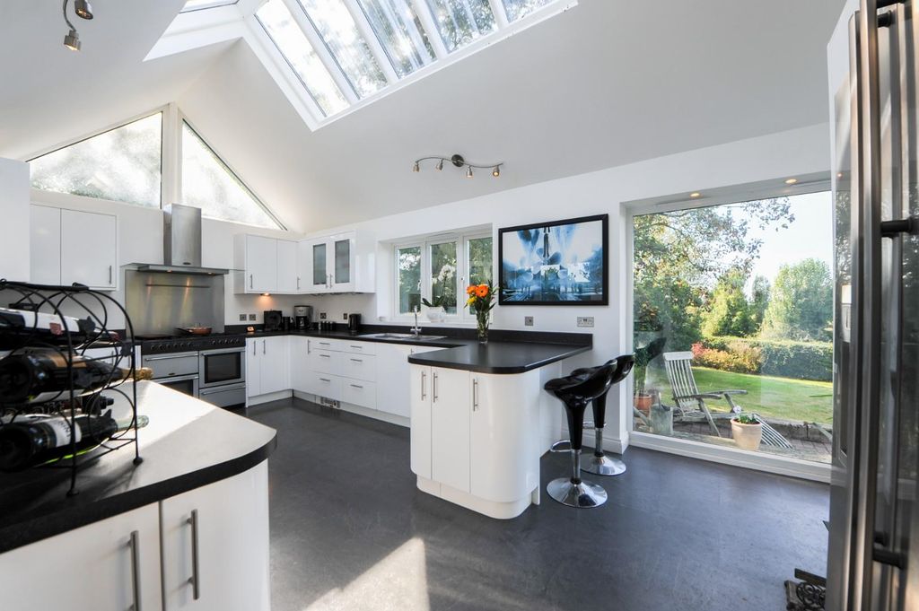 Property photo 3 of 37