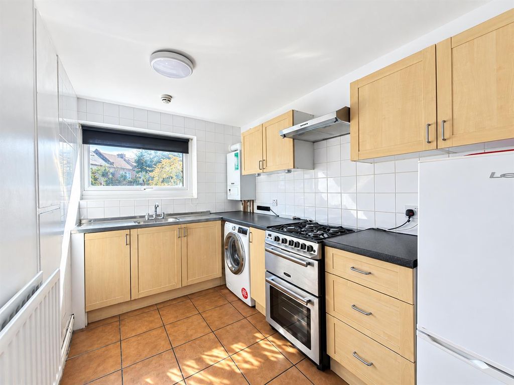 Property photo 2 of 7 Kitchen