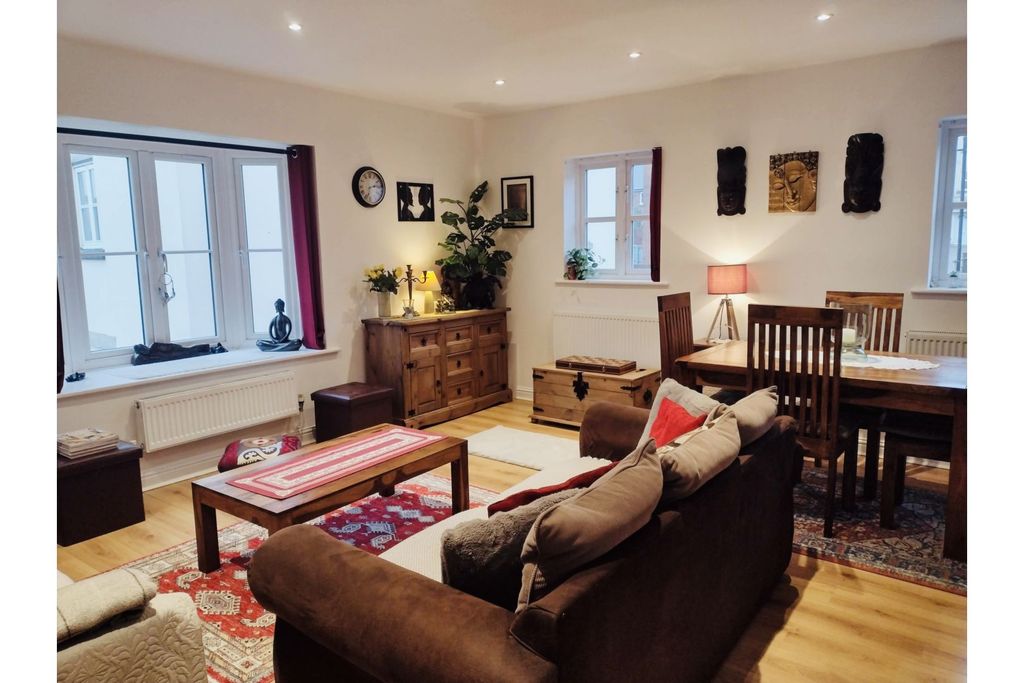 Property photo 2 of 18 Living Room