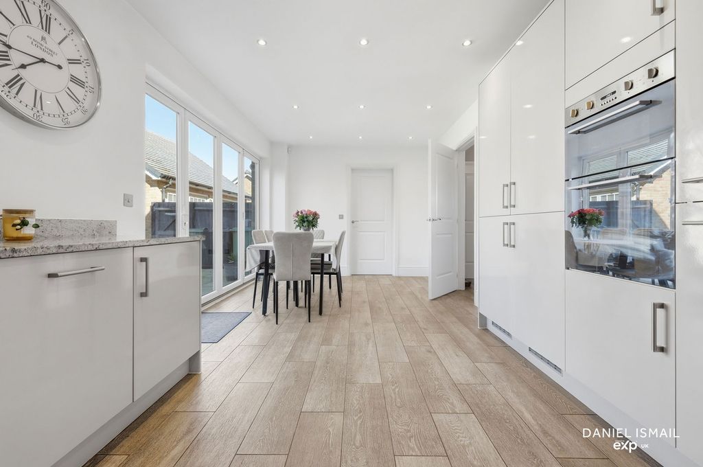 Property photo 3 of 36