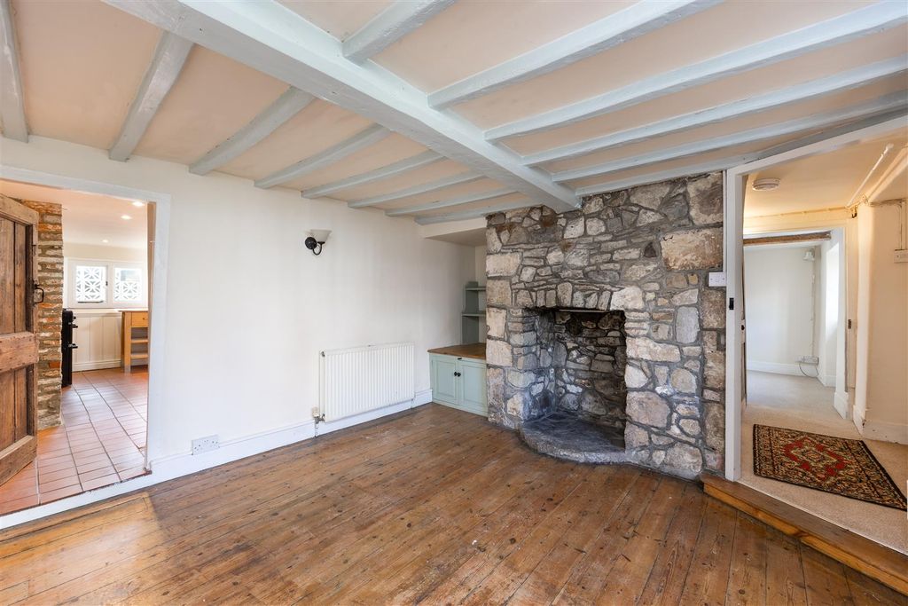 Property photo 3 of 11