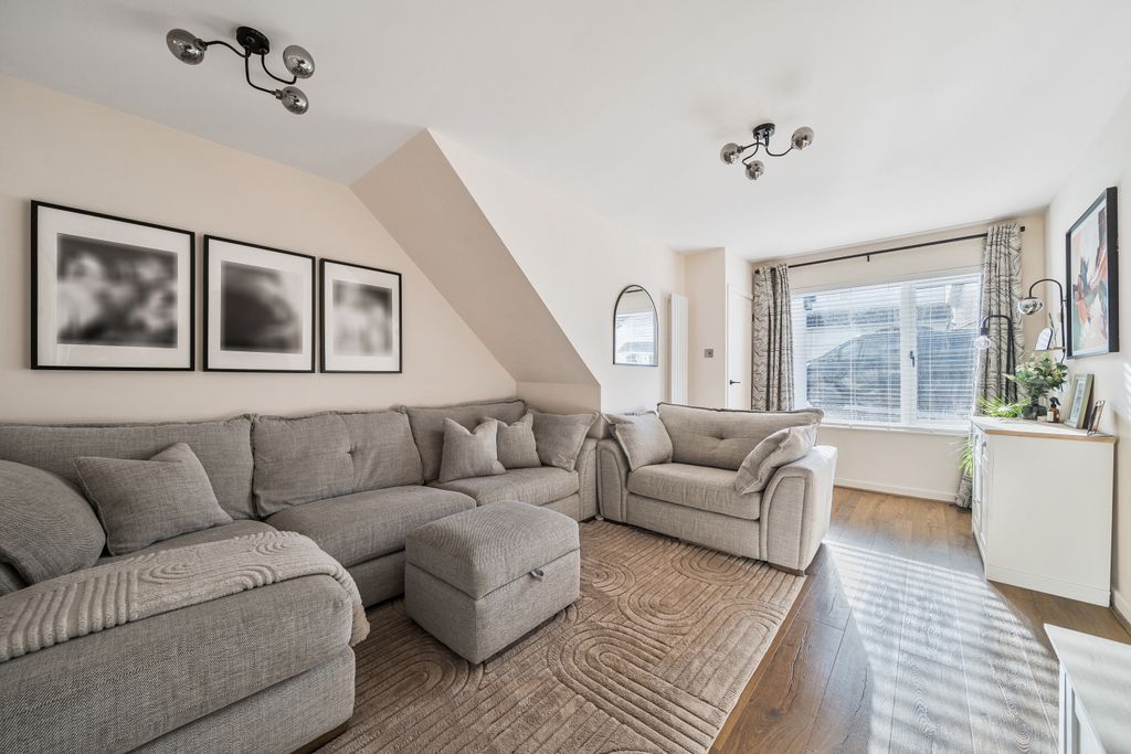 Property photo 3 of 17 1401704-28-6978Bddfa1134-Arw-1