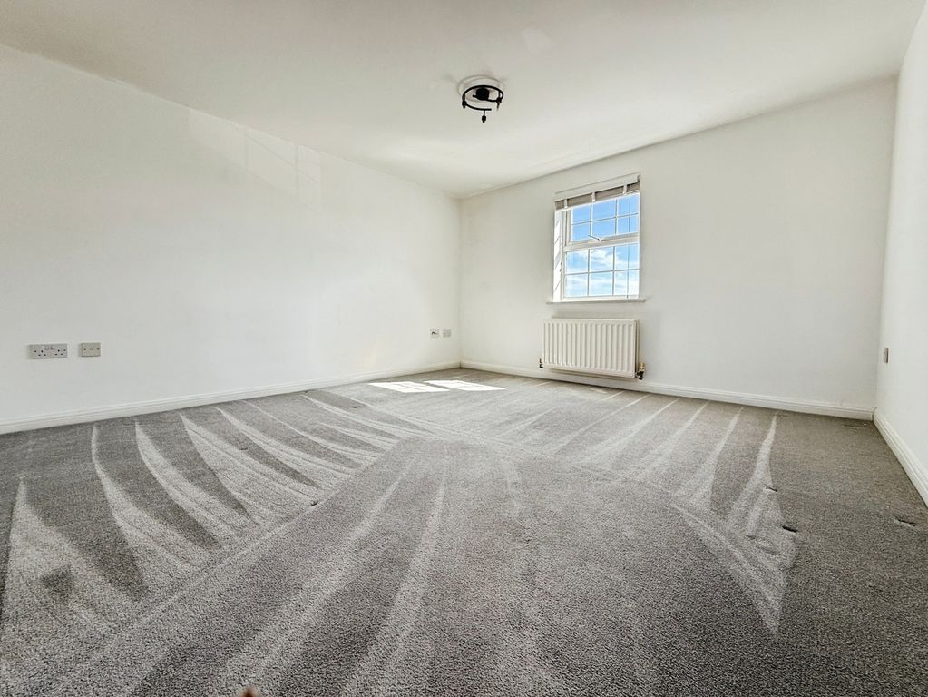 Property photo 3 of 11 Living Room