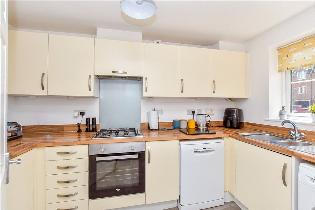 Property photo 2 of 11 Kitchen