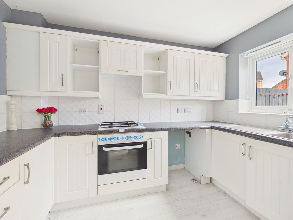 Property photo 3 of 12 Kitchen