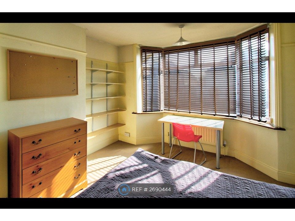 Property photo 1 of 10 Bed 4 - Side View