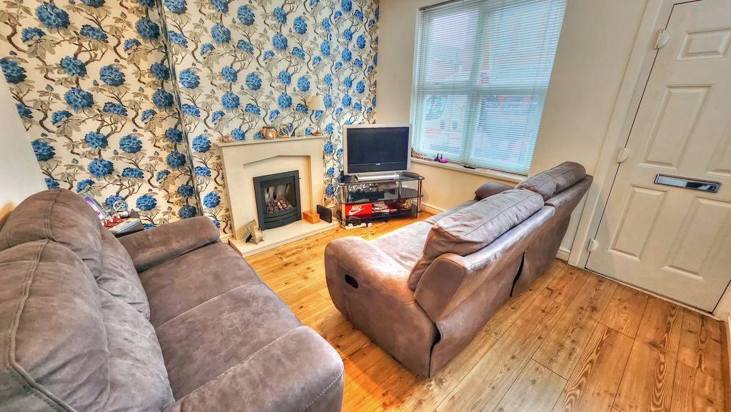 Property photo 3 of 11 Lounge