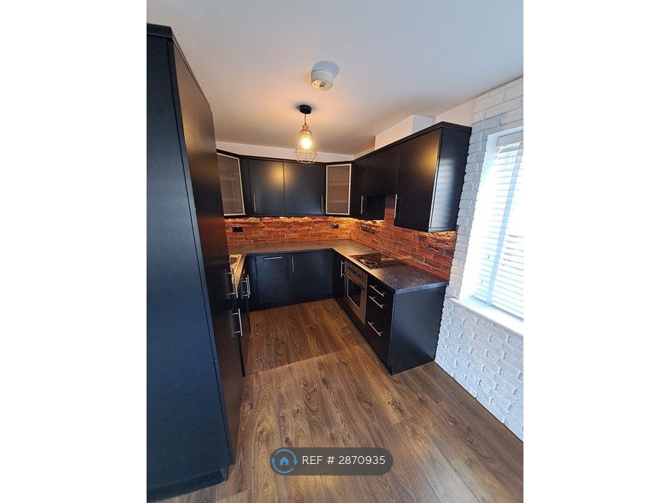 Property photo 3 of 10 Kitchen