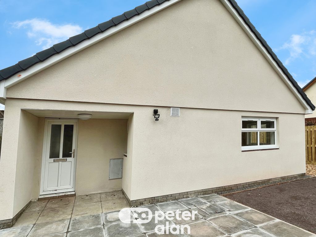 Property photo 1 of 10 Front