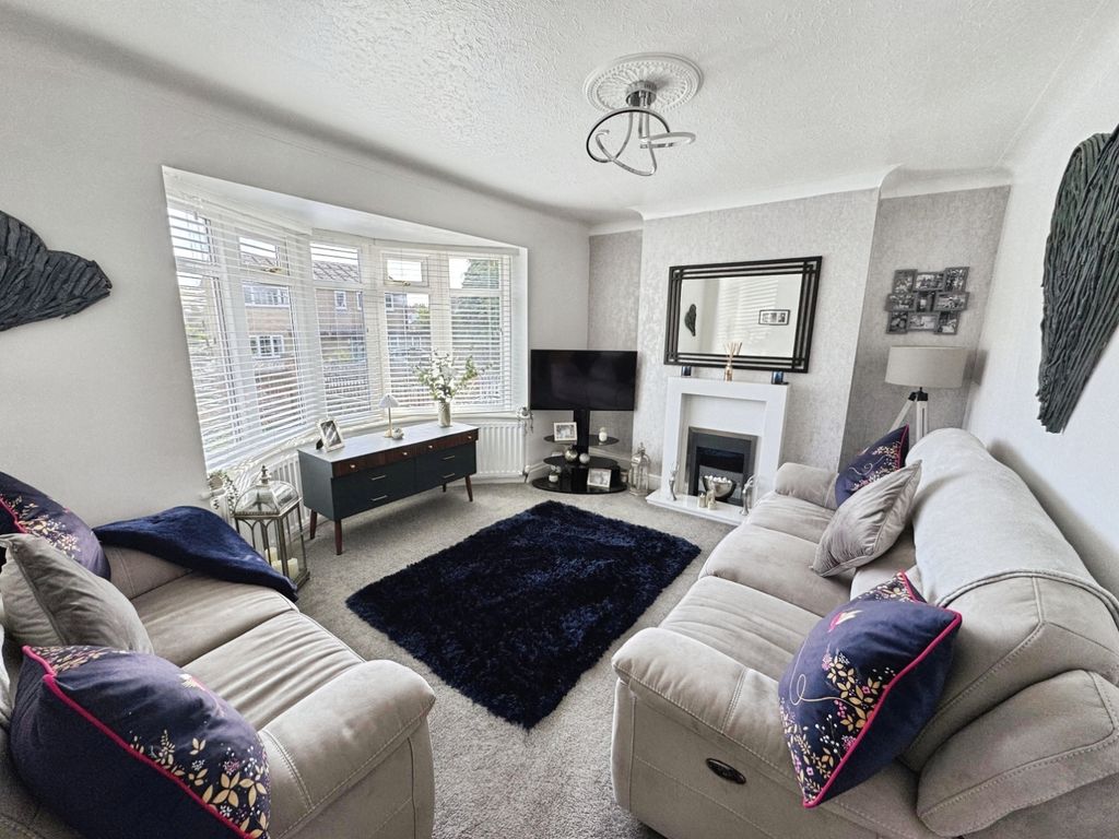 Property photo 3 of 26 Pbox-Living_Room-339709.Jpg