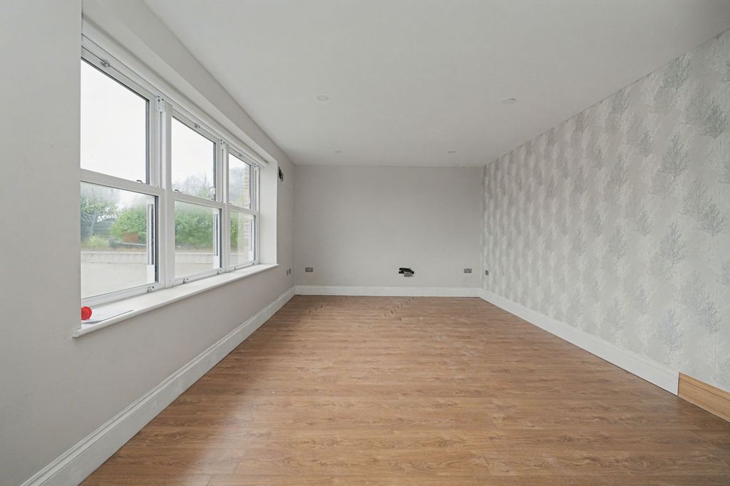 Property photo 2 of 21 The Beeches, 26 Whalley Road, Wilpshire, Blackburn, Bb1 9Jt