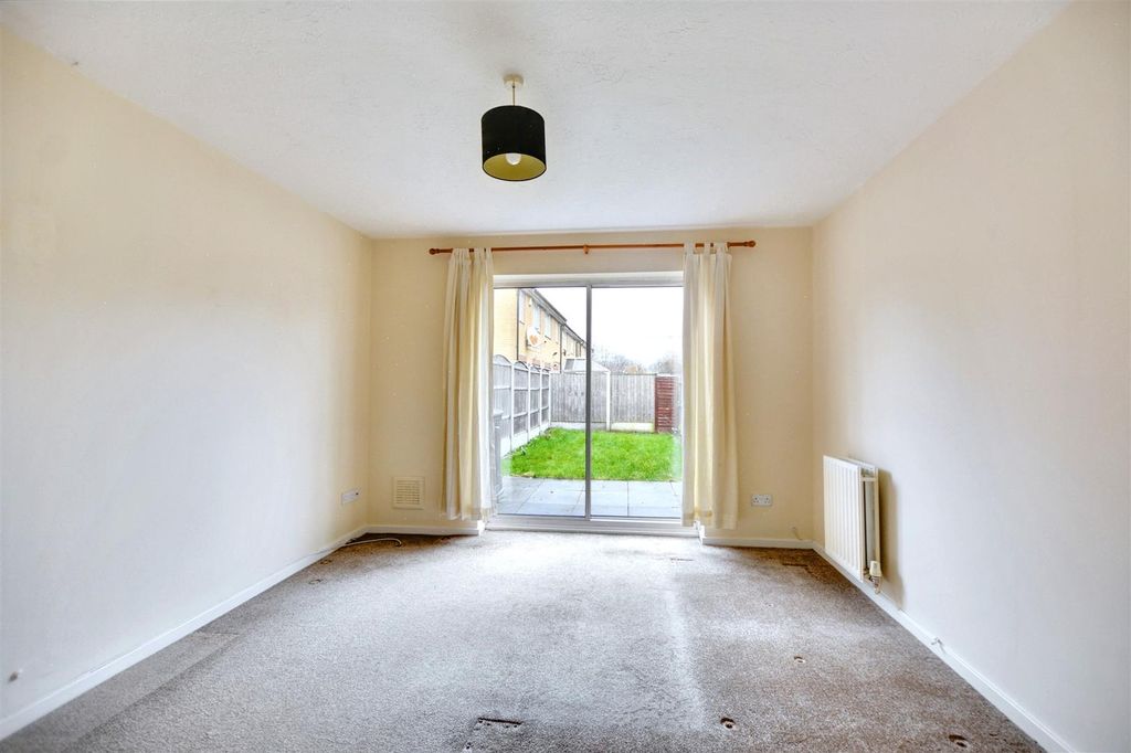 Property photo 3 of 10 11B North Road Lounge.Jpg